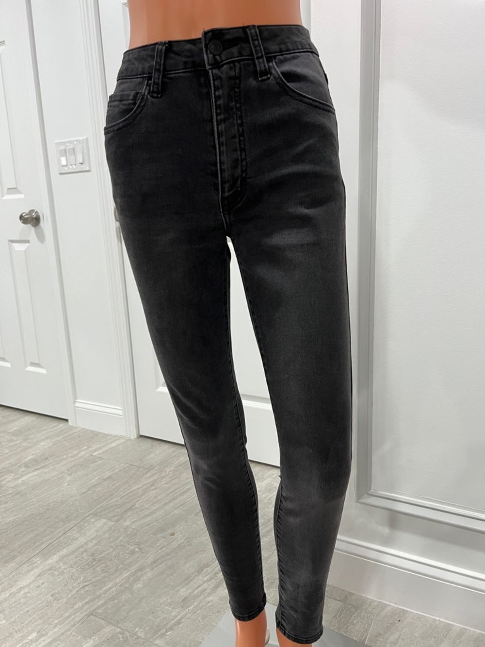 Forever 21 Washed Black High-Rise Skinny Jeans - Black